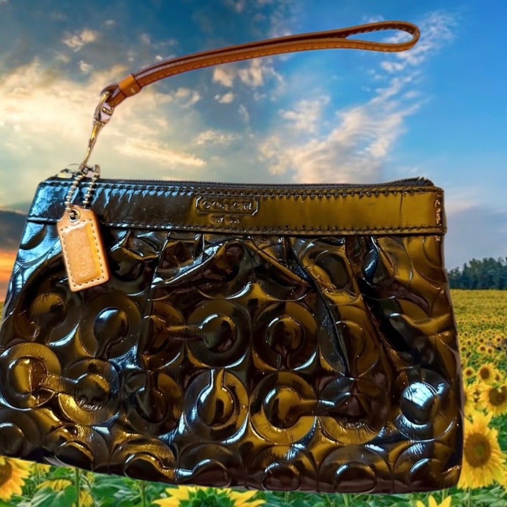 COACH Black Patent Leather Op Art Wristlet